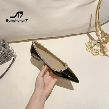 Elegáns luxus márka, design Valentin 2022 divat őszi új szegecs lapos cipő tündér stílus hegyes toe egyetlen cipő a nők Szegecs
